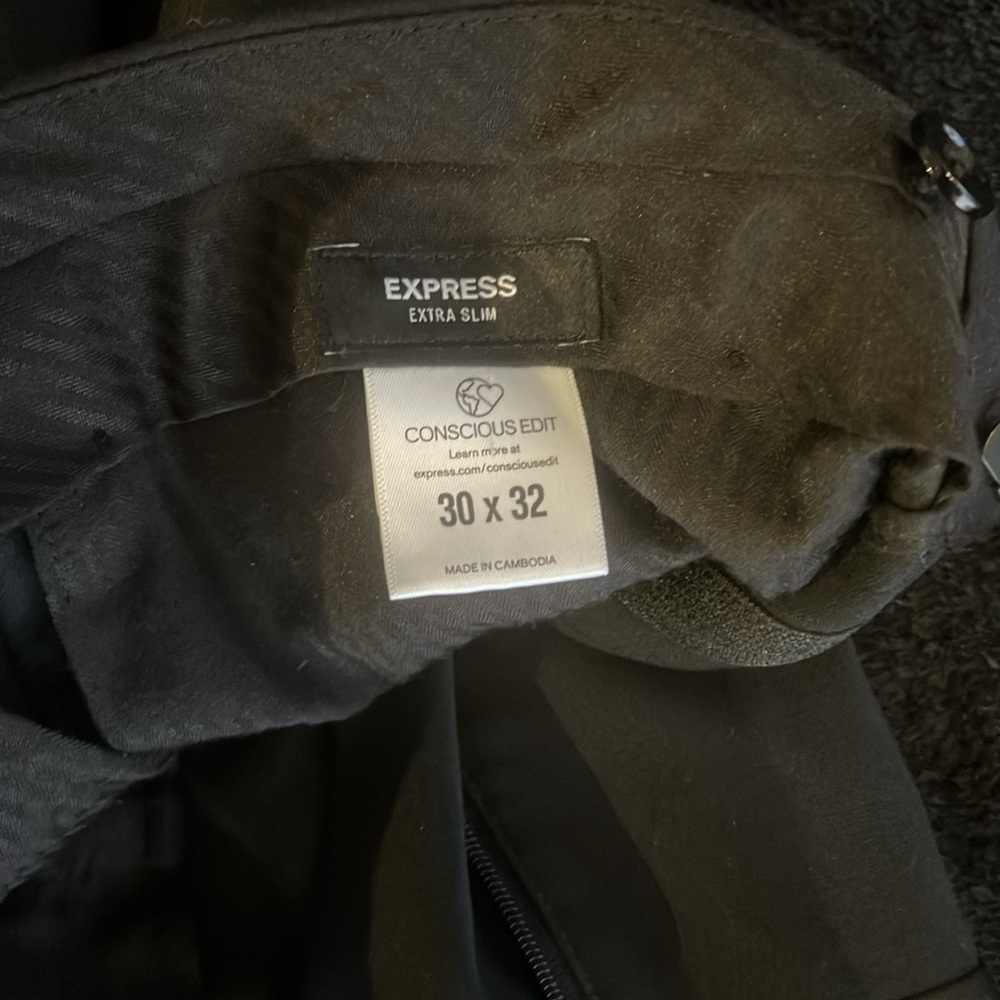 Express tuxedo suit with pants
Blazer is a 38R
pants are 30x32
Extra Slim - Picture 3 of 4